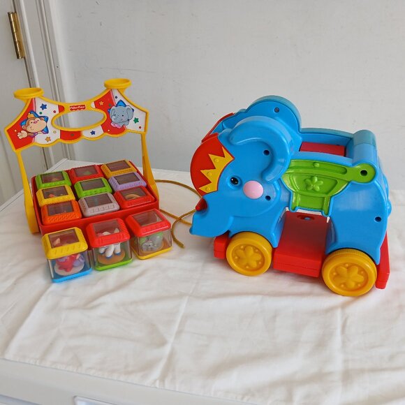Fisher Price 2004 Music Poppity Pop Elephant with 12 Peek A Boo Blocks - Picture 1 of 10